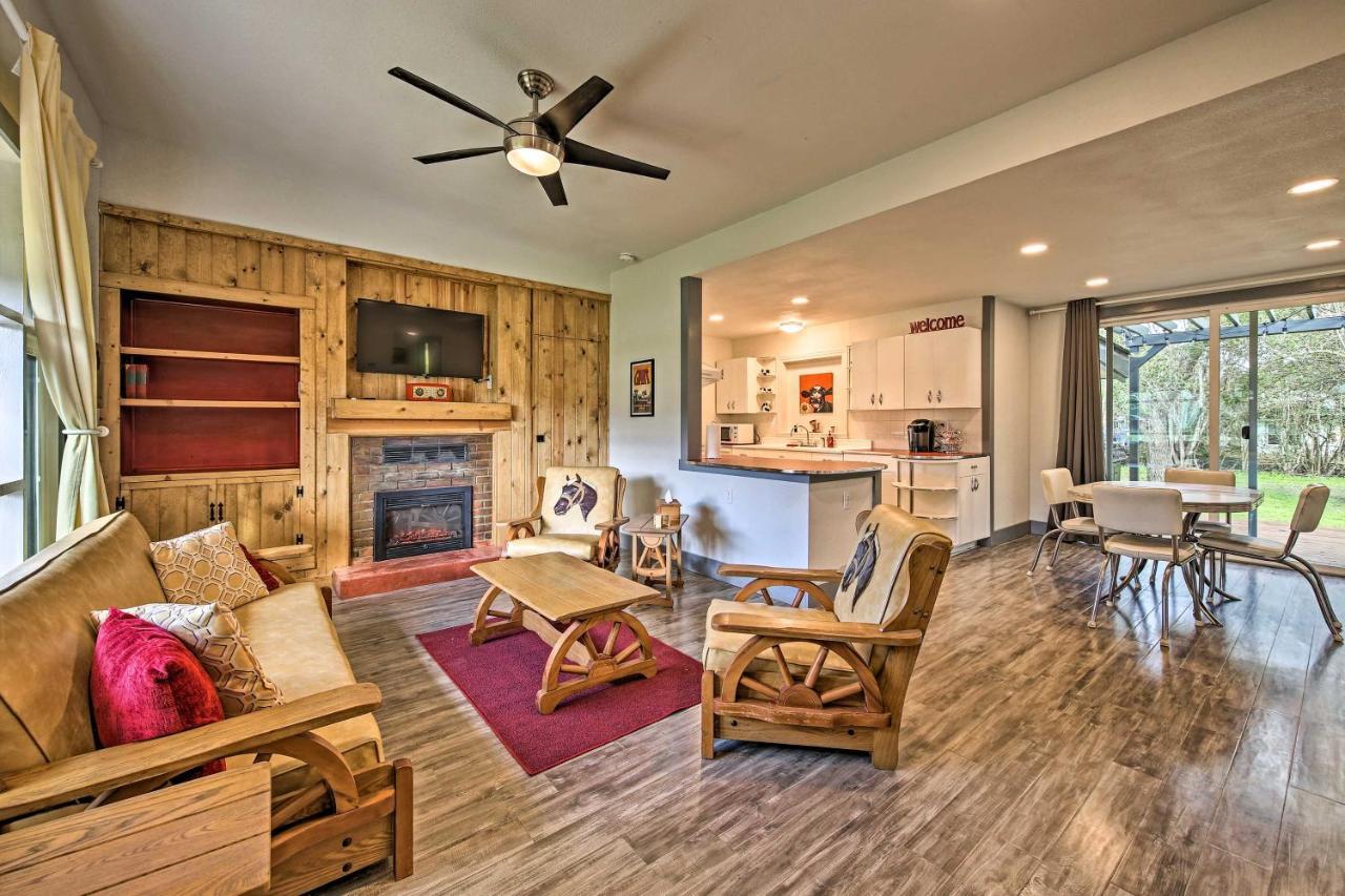 Remodeled Retro Home With Deck, Walk To Main Street! Blanco Exteriör bild