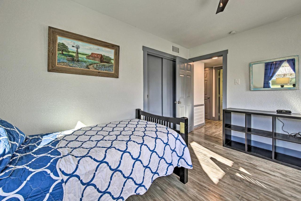 Remodeled Retro Home With Deck, Walk To Main Street! Blanco Exteriör bild