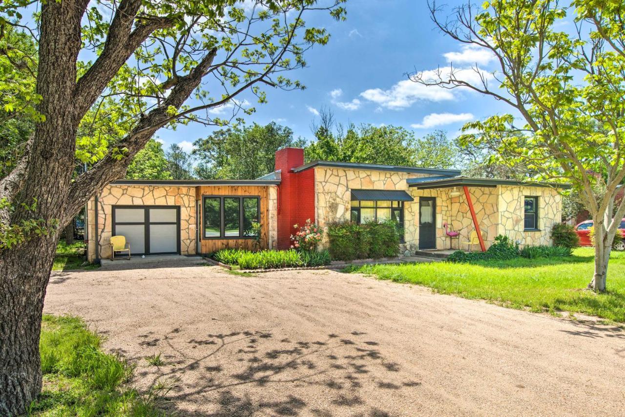 Remodeled Retro Home With Deck, Walk To Main Street! Blanco Exteriör bild