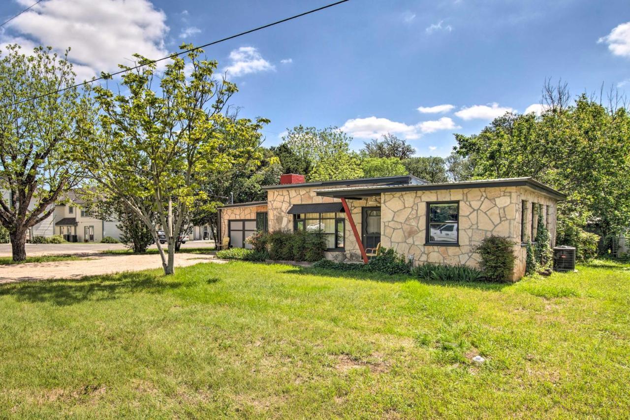 Remodeled Retro Home With Deck, Walk To Main Street! Blanco Exteriör bild